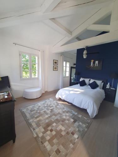 a bedroom with a bed and a blue wall at Lou Pantai, Bed and Breakfast, Delux Bedroom in Aix-en-Provence