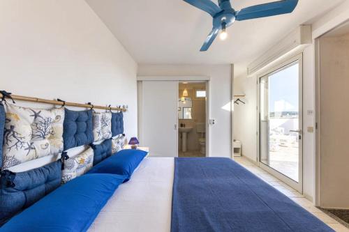 Postel nebo postele na pokoji v ubytování Appartamento fronte mare con vista mare