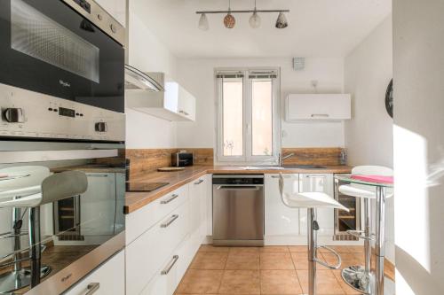 Kuchyňa alebo kuchynka v ubytovaní Le spacieux idéal séjour pro ou week-end famille