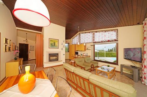 a living room with a couch and a table at Villa Laura in Toscolano Maderno