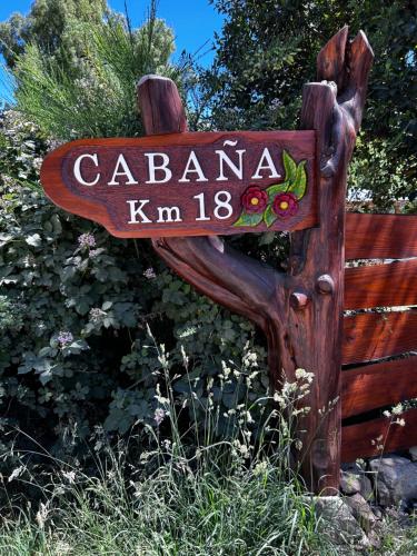 a sign for calandra kim on a wooden bench at Rio Manso cabaña km 18 in Río Villegas
