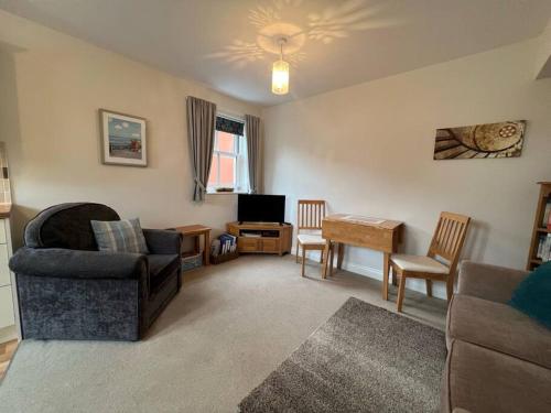 Gallery image of Central Village flat, close to beach in Milford on Sea