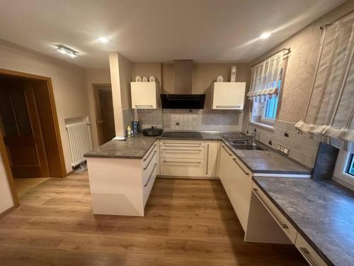 Afbeelding uit fotogalerij van Apartment with top kitchen and 3 sleeping rooms in Untermeitingen