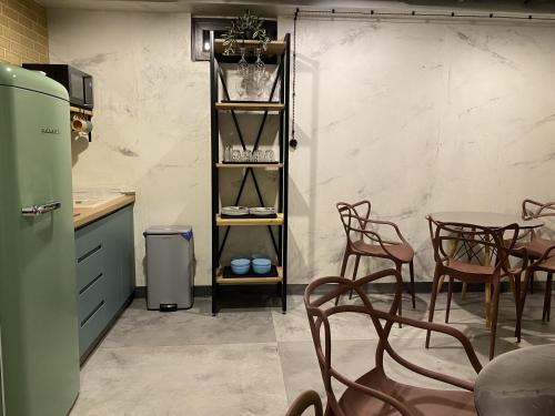 Una cocina o zona de cocina en Dorm Kutaisi