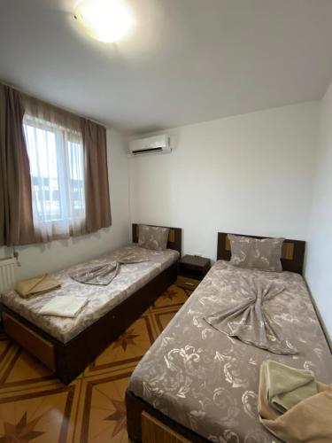 Giường trong phòng chung tại Guest Rooms Wild Duck