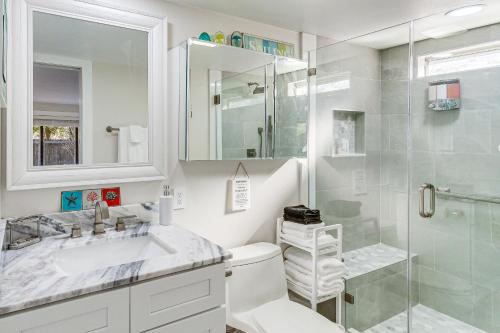 a bathroom with a shower and a toilet and a sink at Gulf Breeze Home with Deck Walk to Public Boat Ramp in Oriole Beach