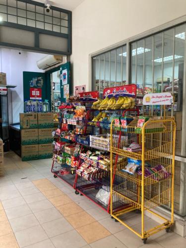 A supermarket or other shops at a vendégházakat or nearby