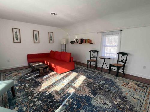 Gallery image of Bright Boho Apt in 18th c Berkshire Farmhouse in Lanesborough