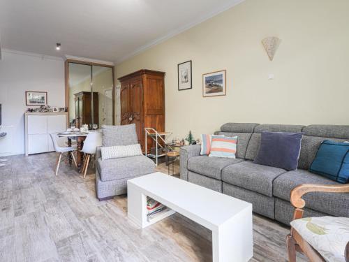 Apartment Terrasses de la Baie des Anges by Interhome