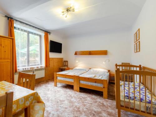 a bedroom with two bunk beds and a window at Holiday Home Malovidy by Interhome in Rataje nad Sázavou