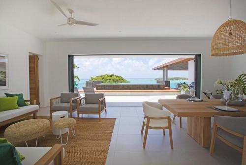 a living room with a view of the ocean at PentHouse sur mer - Blue Alizée in Blue Bay