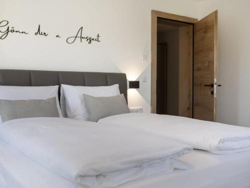 Ліжко або ліжка в номері Apartment Alpine Residence Auszeit by Interhome