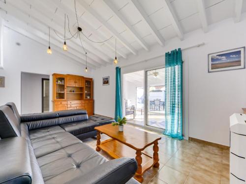 Holiday Home Villa Montgrí by Interhome