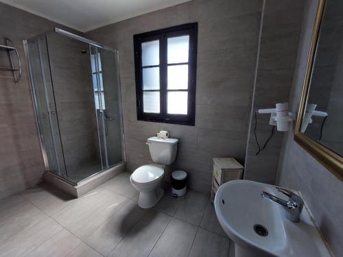 Ванна кімната в Hotel Santiago Patio Bellavista