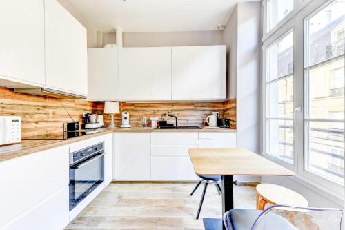 Köök või kööginurk majutusasutuses Charmant app Saint-Germain-des-Prés