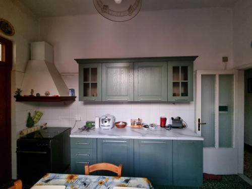 A cozinha ou cozinha compacta de Ô BÁRBA! Mare e Monti....