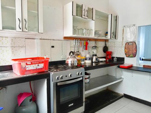 Virtuvė arba virtuvėlė apgyvendinimo įstaigoje HOSPEDAJE JOSUE - paracas