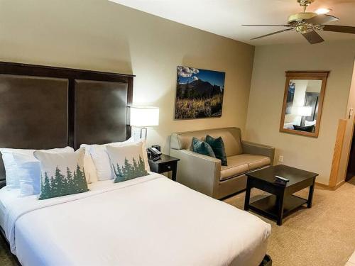 a hotel room with a large bed and a couch at Grand Timber Lodge 3 bedroom - Ski-in/Ski-out in Breckenridge