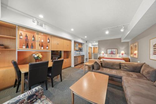 a living room with a couch and a dining room at Palisades Tahoe Lodge Rentals Studio #226 in Olympic Valley