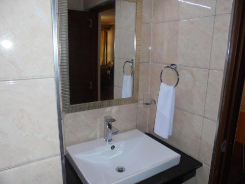 Ванная комната в We Hotel and Suites