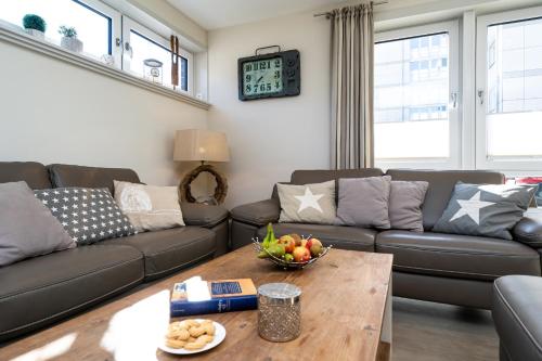 a living room with a couch and a table at Sölring Lek Westerland in Westerland (Sylt)