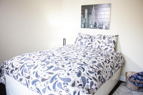 Katil atau katil-katil dalam bilik di Hygge, Upscale & Relaxing Luxury