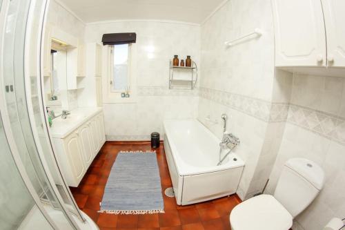 Ένα μπάνιο στο Hamnøy - Big Apartment - Amazing - Marvellous view