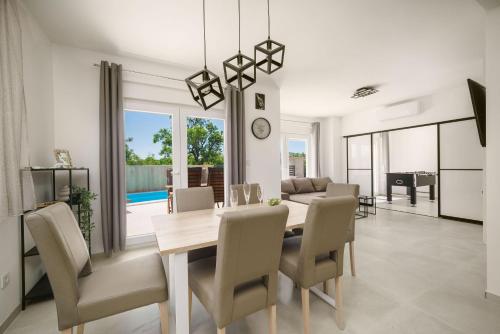 a dining room and living room with a table and chairs at Apartments Fortis in Drage