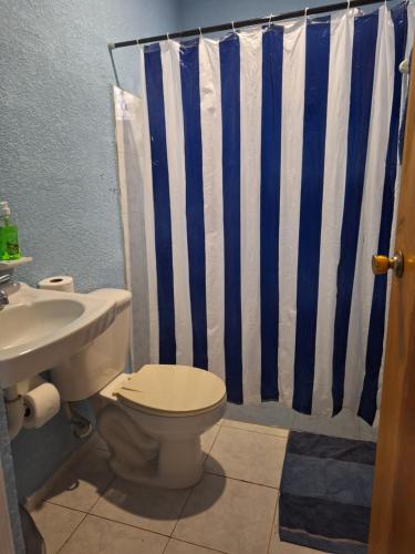 A bathroom at La Casita Azul Ya'xkab
