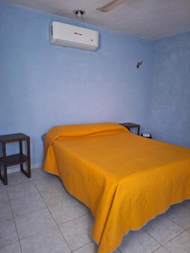 A bed or beds in a room at La Casita Azul Ya'xkab