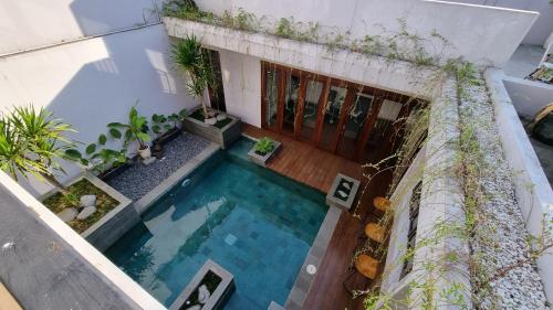 Πισίνα στο ή κοντά στο Namdur Villa Sariwangi - Tropical Villa in Bandung With Private Pool