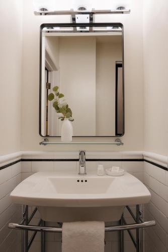 a bathroom with a sink and a mirror at Hotel Bijou - Union Square in San Francisco