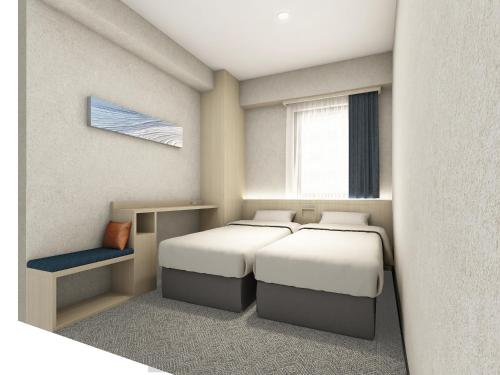een slaapkamer met 2 bedden en een raam bij Hotel Il Fiore Kasai Annex in Tokyo
