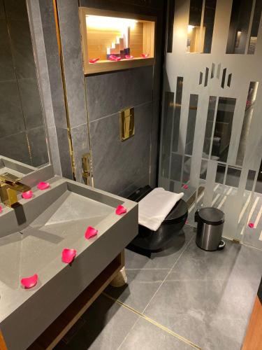 Salle de bains dans l'établissement فندق السحابات الفندقية