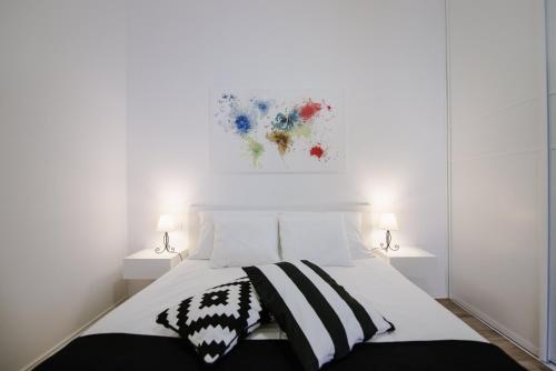 British Square - Stylish Apartment with Private Parking