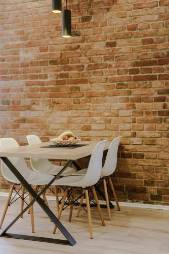 British Square - Stylish Apartment with Private Parking
