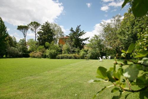 Taman di luar Villa Camilla - TINY - EXCLUSIVE POOL