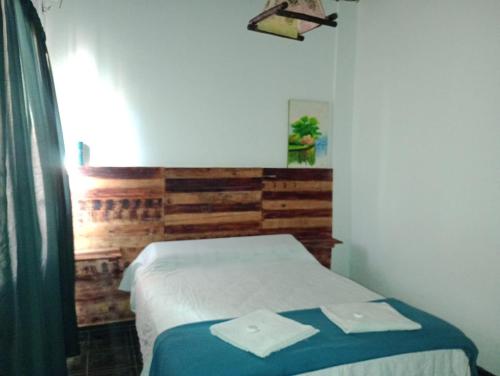 Ένα ή περισσότερα κρεβάτια σε δωμάτιο στο Hostal La Palmera