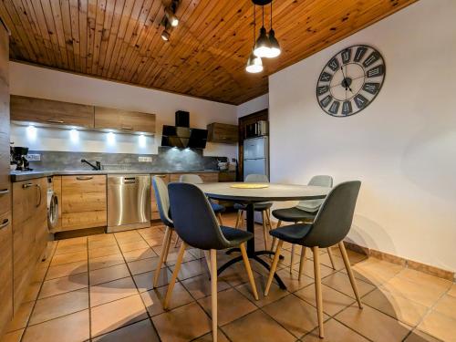 Gîte avec terrasse privative et jardin fleuri à Saugues, tout inclus - FR-1-582-90