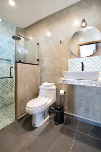 a bathroom with a toilet and a sink at Casa Irake in Guadalajara