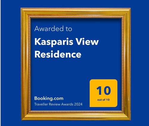 een gouden fotoframe met de tekst toegekend aan kazaris view residence bij Kasparis View Residence in Pano Lefkara