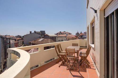 Poveiros Terrace - 3BR Downtown apartment with AC