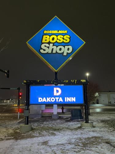 a sign for a boss shop at night at Dakota inn in Fargo
