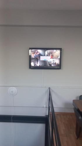 En tv och/eller ett underhållningssystem på Celebi Home