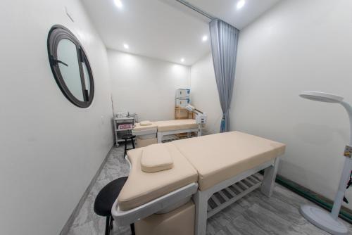 a hospital room with a exam table and a mirror at Strawberry House , Tour & Motorbikes Rentel in Ha Giang