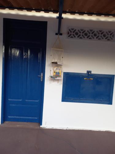 a blue door on the side of a building at Pousada Espaço Cosmos in Águas da Prata
