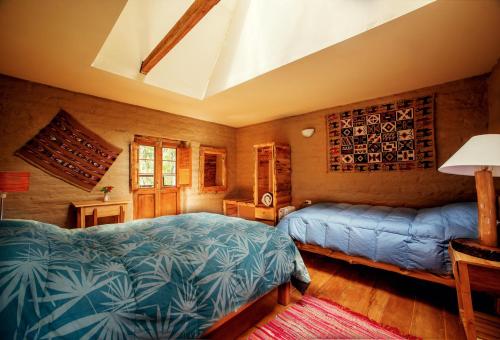 een slaapkamer met 2 bedden in een kamer bij Alojamiento Casa Yanantin de Maravilca in Concepción