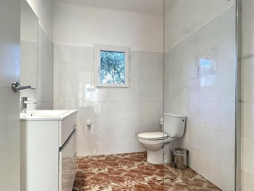A bathroom at Casa Sant Miquel de Fluvià, 4 dormitorios, 10 personas - ES-89-91