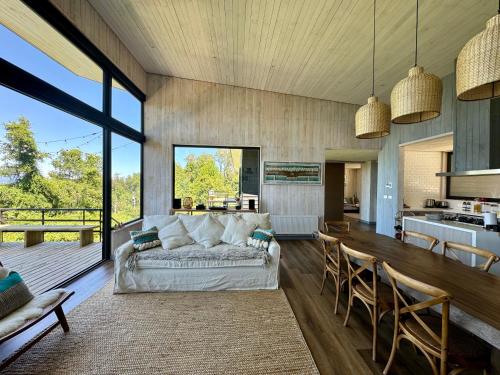 a living room with a couch and a table at Casa Flor del Lago in Villarrica