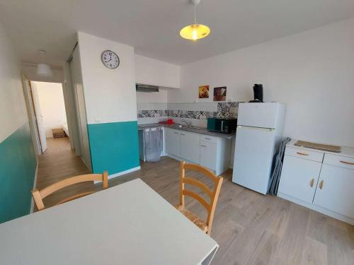 Appartement 4 pièces à Marseillan Plage, proche de la mer, avec parking et équipements complets - FR-1-326-799
